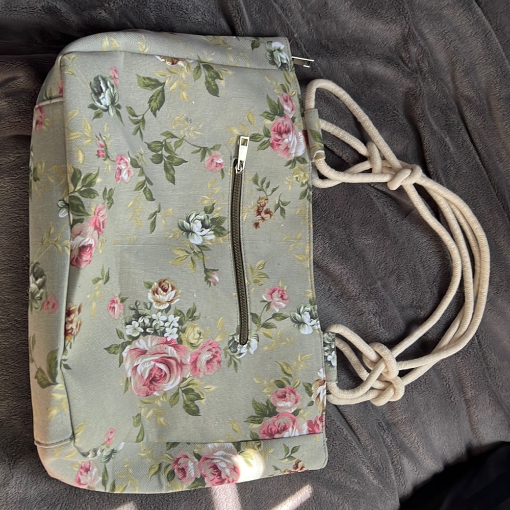 Pretty in pink flower bag 💗